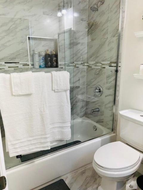 Gated Contemporary 3 Bedroom - 2 Bathroom Home In South La Plus Parking Лос-Анджелес Екстер'єр фото