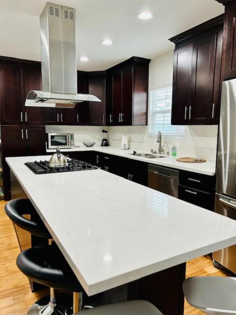 Gated Contemporary 3 Bedroom - 2 Bathroom Home In South La Plus Parking Лос-Анджелес Екстер'єр фото